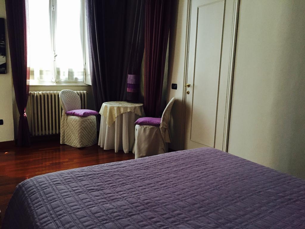 Il Giardino Nascosto Bed and Breakfast Busto Arsizio Værelse billede